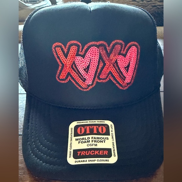 OTTO Accessories - OTTO Black Trucker Hat with Red and Pink Heart Design